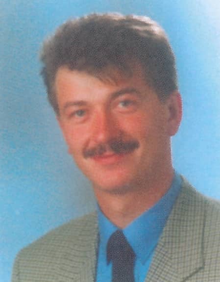 Rainer Schunder, der Sohn von Max Schunder, spezialisiert sich auf den Tätigkeitsbereich der Bestattung und meldet das Gewerbe von Bestattungen Schunder am 1. Juni 1988 in der Gemeinde Rauhenebrach an.