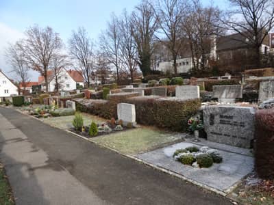 Friedhof Memmelsdorf (Aussegnungshalle); Friedhofsverzeichnis by Schunder Bestattungen Bamberg